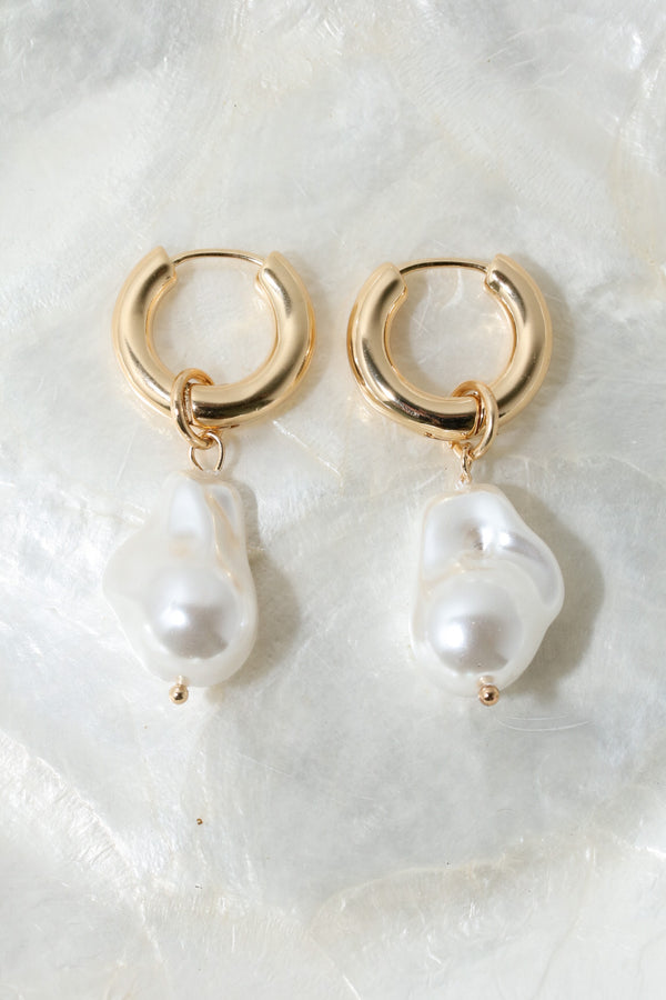 Mavra Pearl Earrings